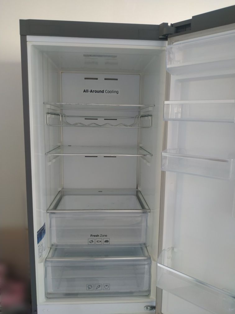 Холодильник Samsung, на гарантії.