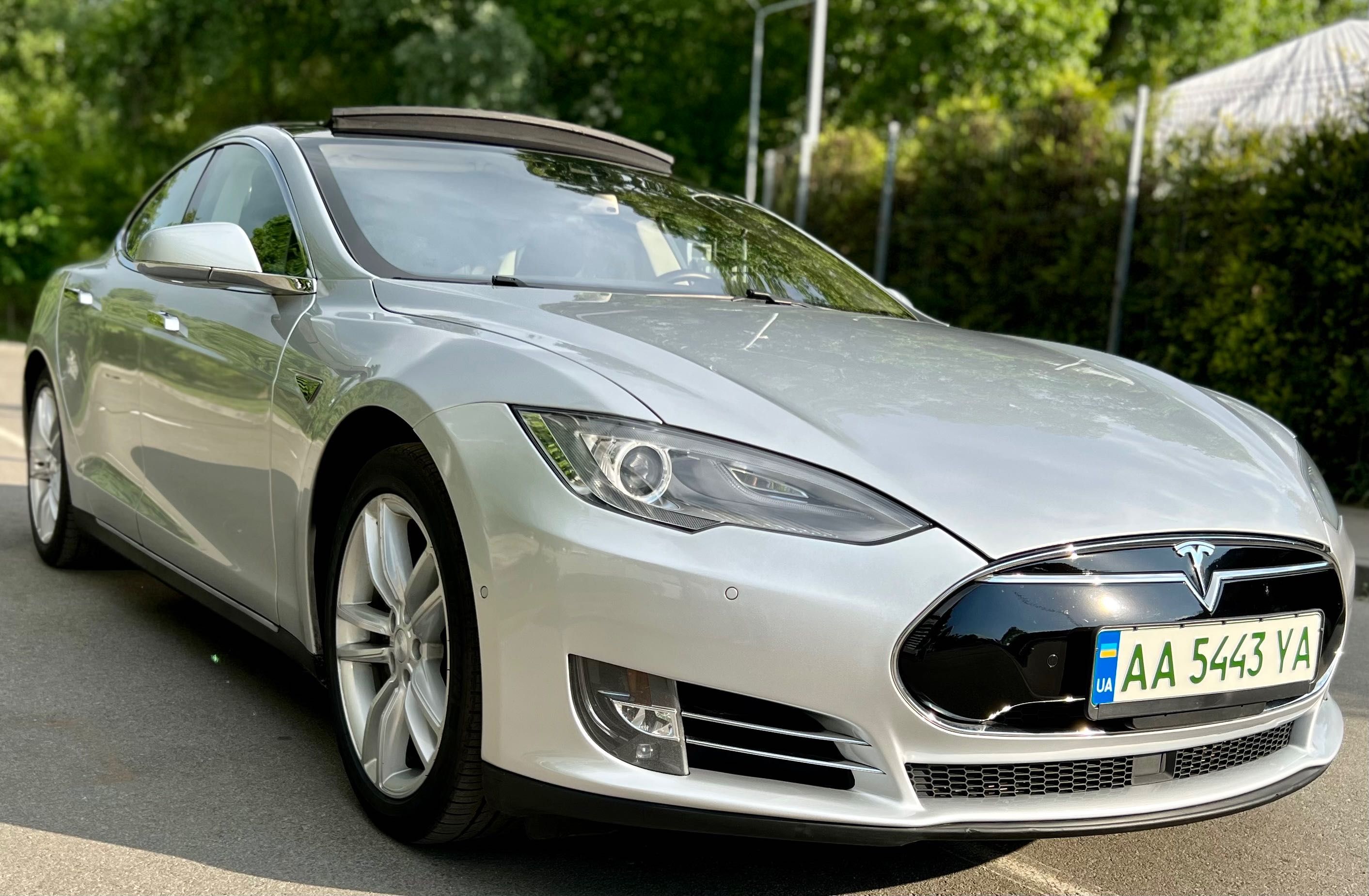 Tesla Model S 85D dual motor 417к.с. AWD