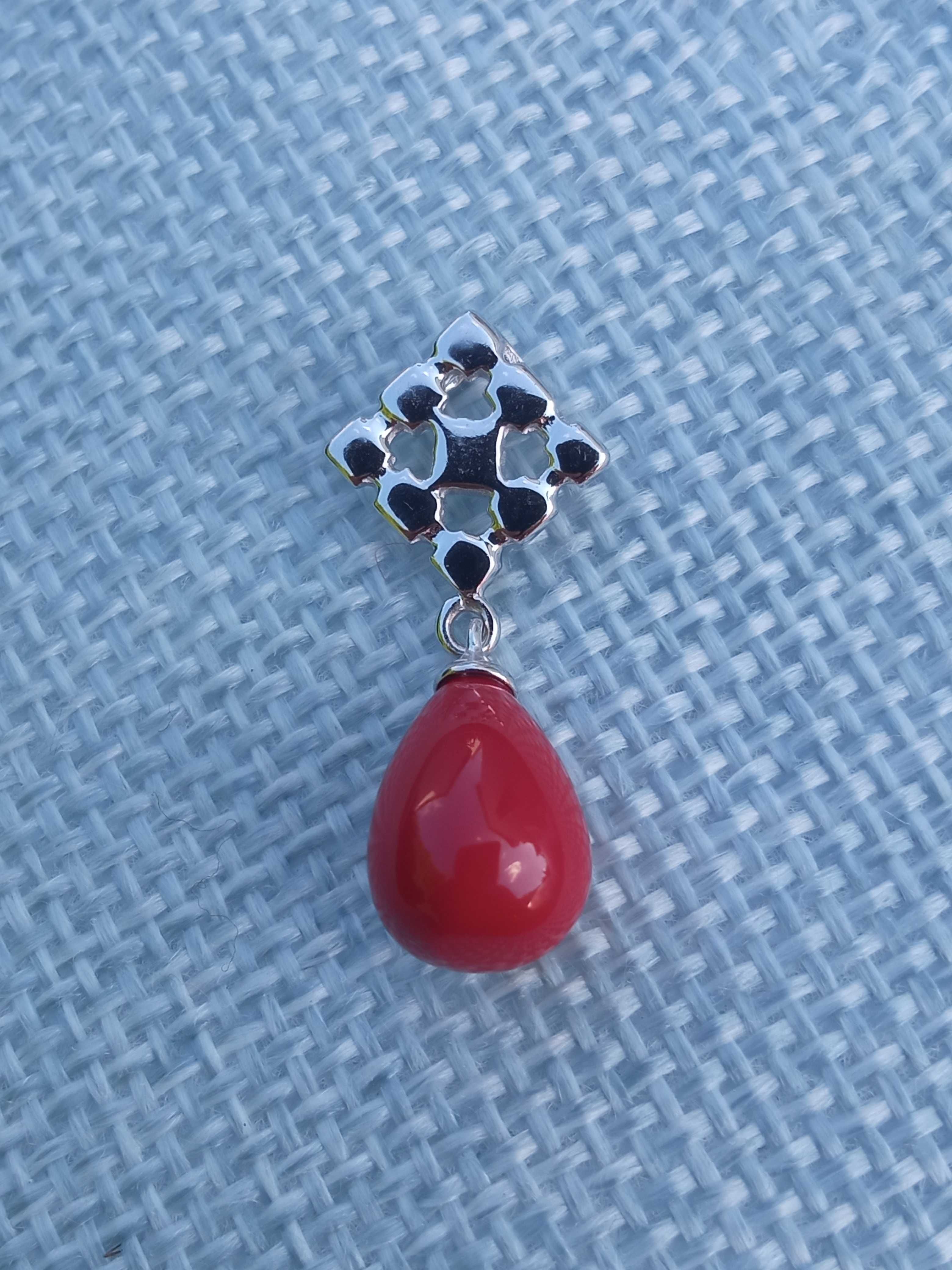 Srebrna zawieszka z koralem Sterling Silver 925 1,22 g Wisiorek