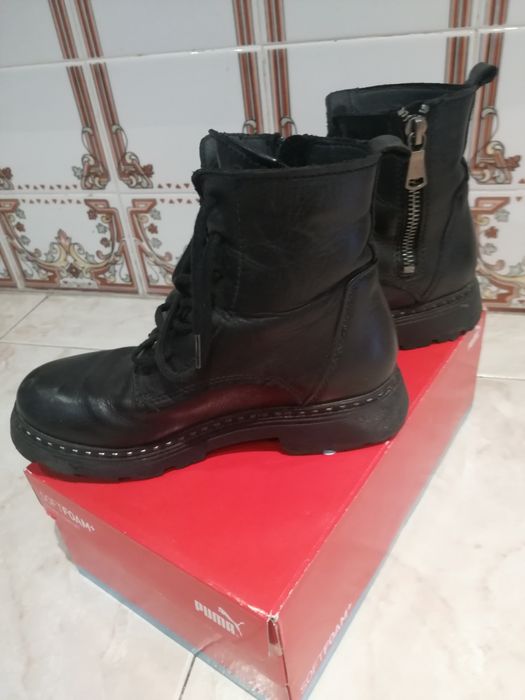 Botas em bom estado cor pretas