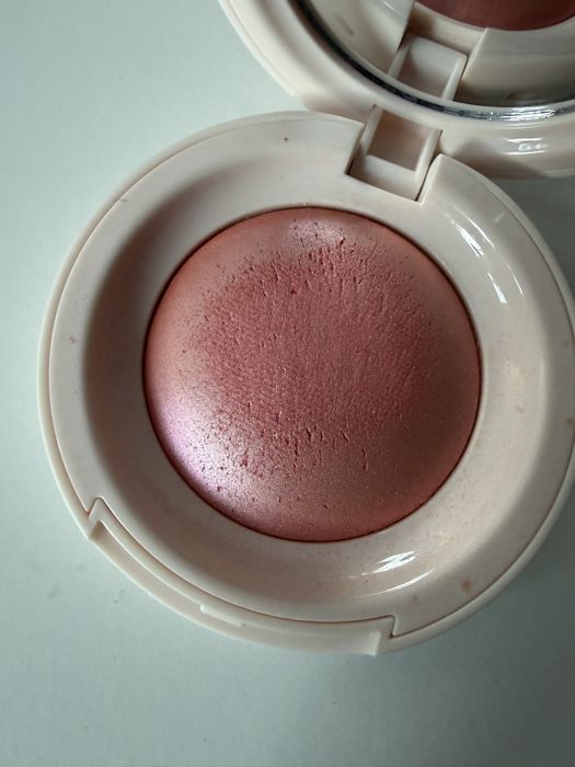 róż do policzków rare beauty cheer