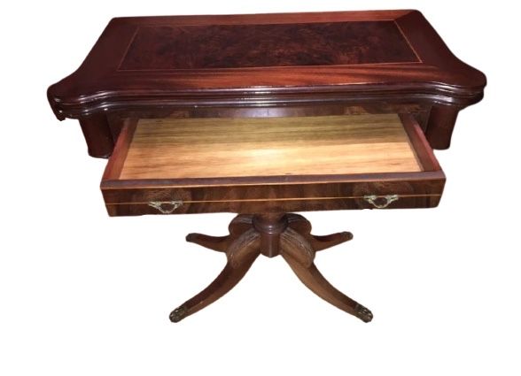 Mesa de jogo antiga