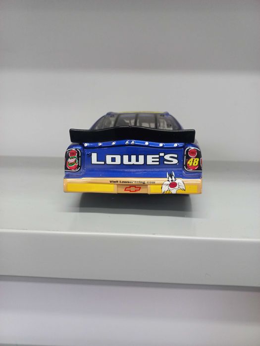 carro nascar 1/18 ASSINADO