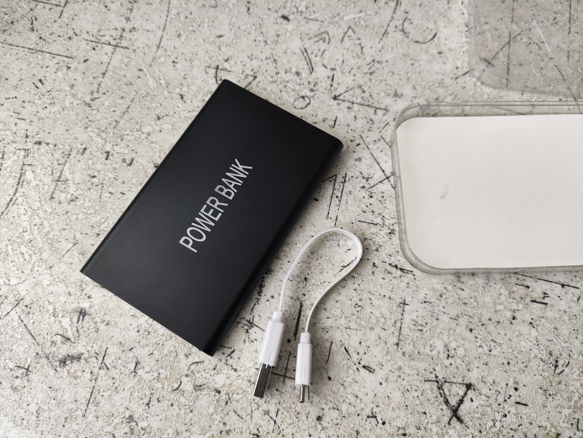 Nowy Powerbank 5000 mAh z kablem