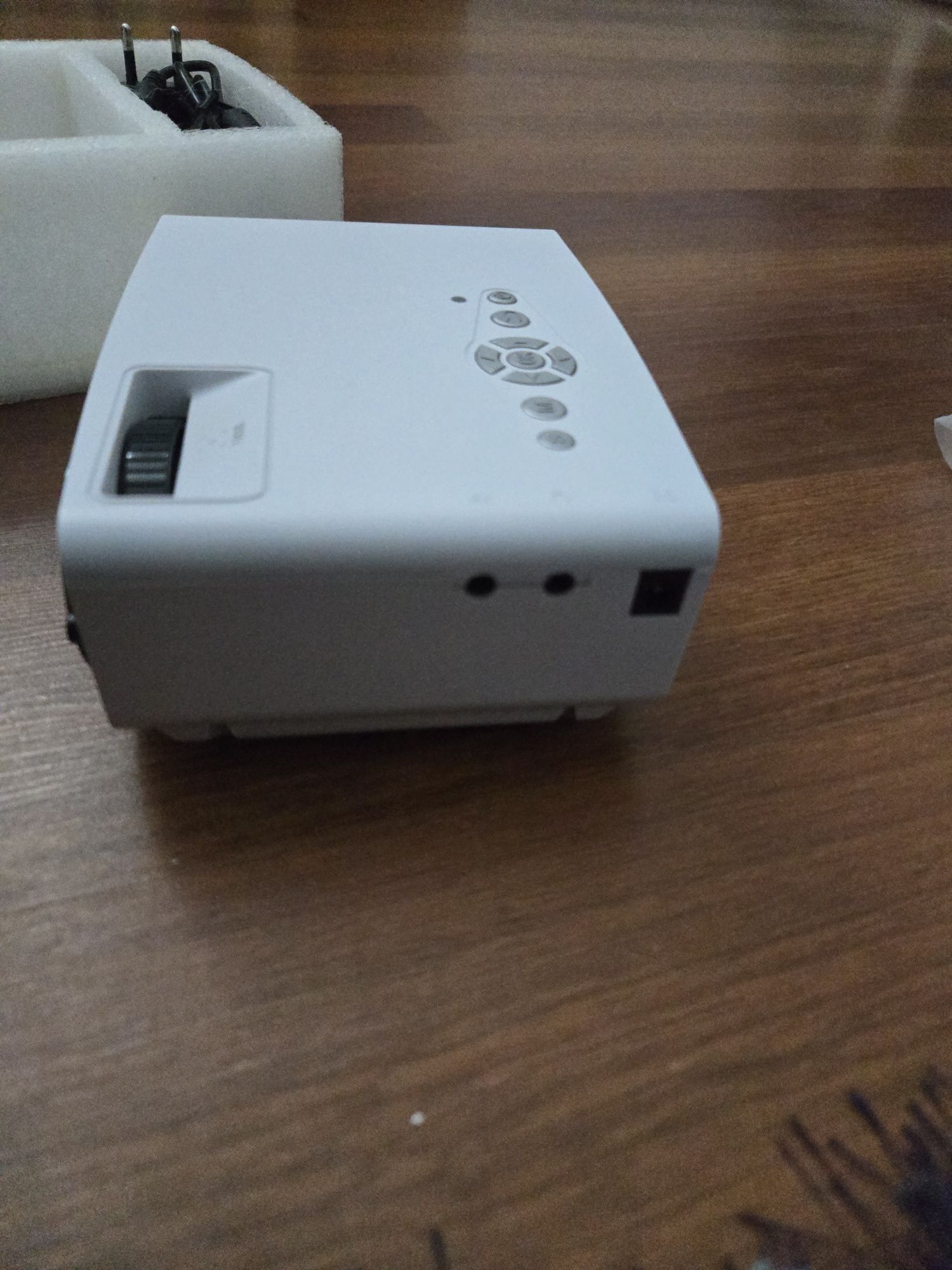Mini projetor led (novo)