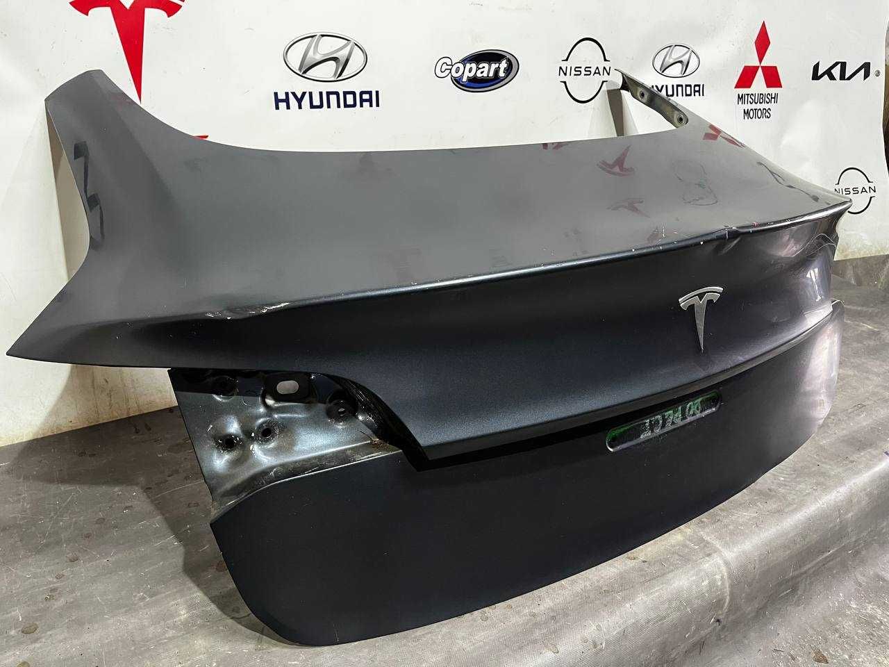 Кришка багажника Ляда Tesla Model 3 2018-2020 1081460-EO-D