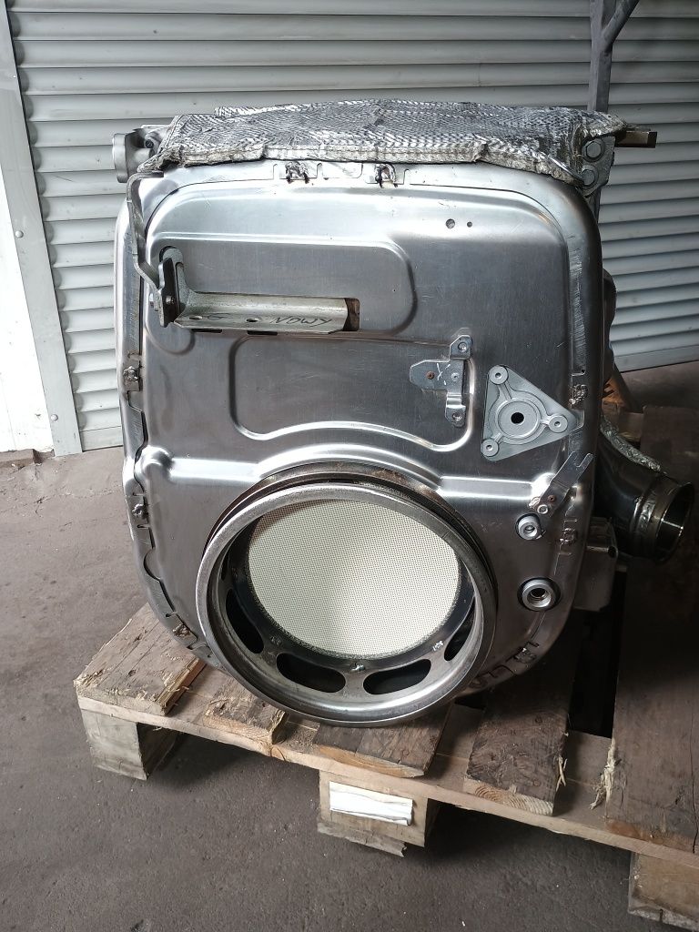 Regenerowany katalizator SCR DOC DAF euro 6 cały środek nowy.