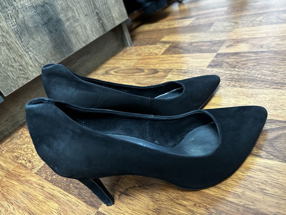 Туфлі на шпильці