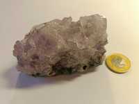 Naturalny kamień Ametyst w formie krystalicznej bryły skałki nr C