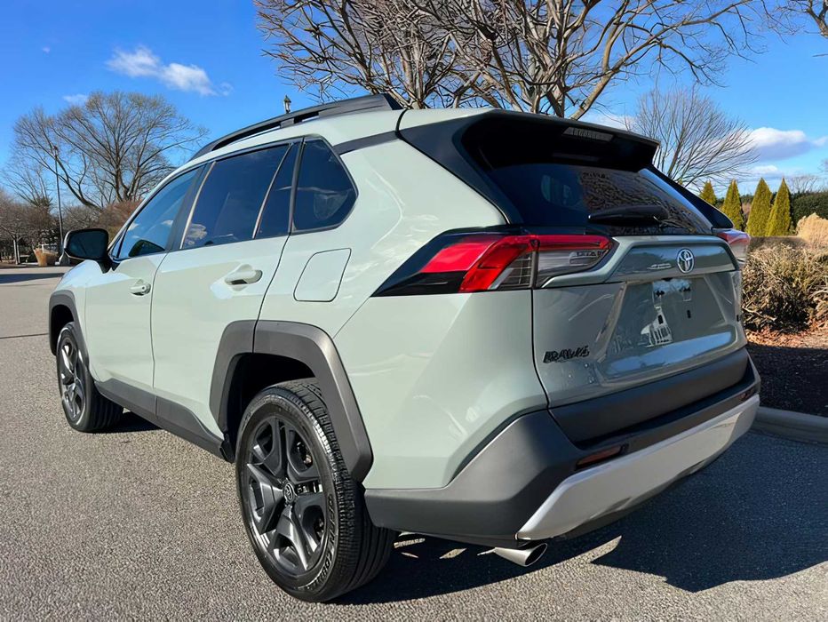 Toyota RAV4      2023