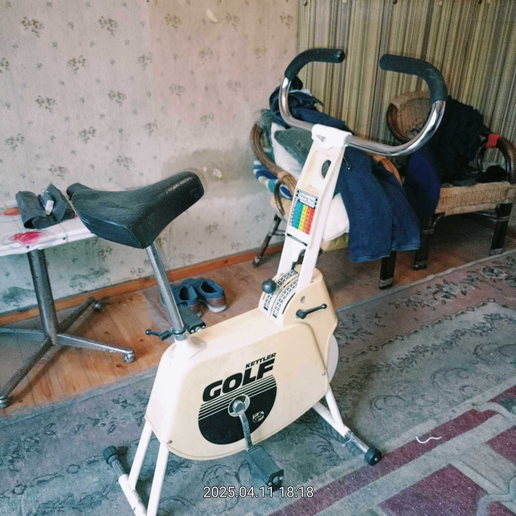 stary rower stacjonarny