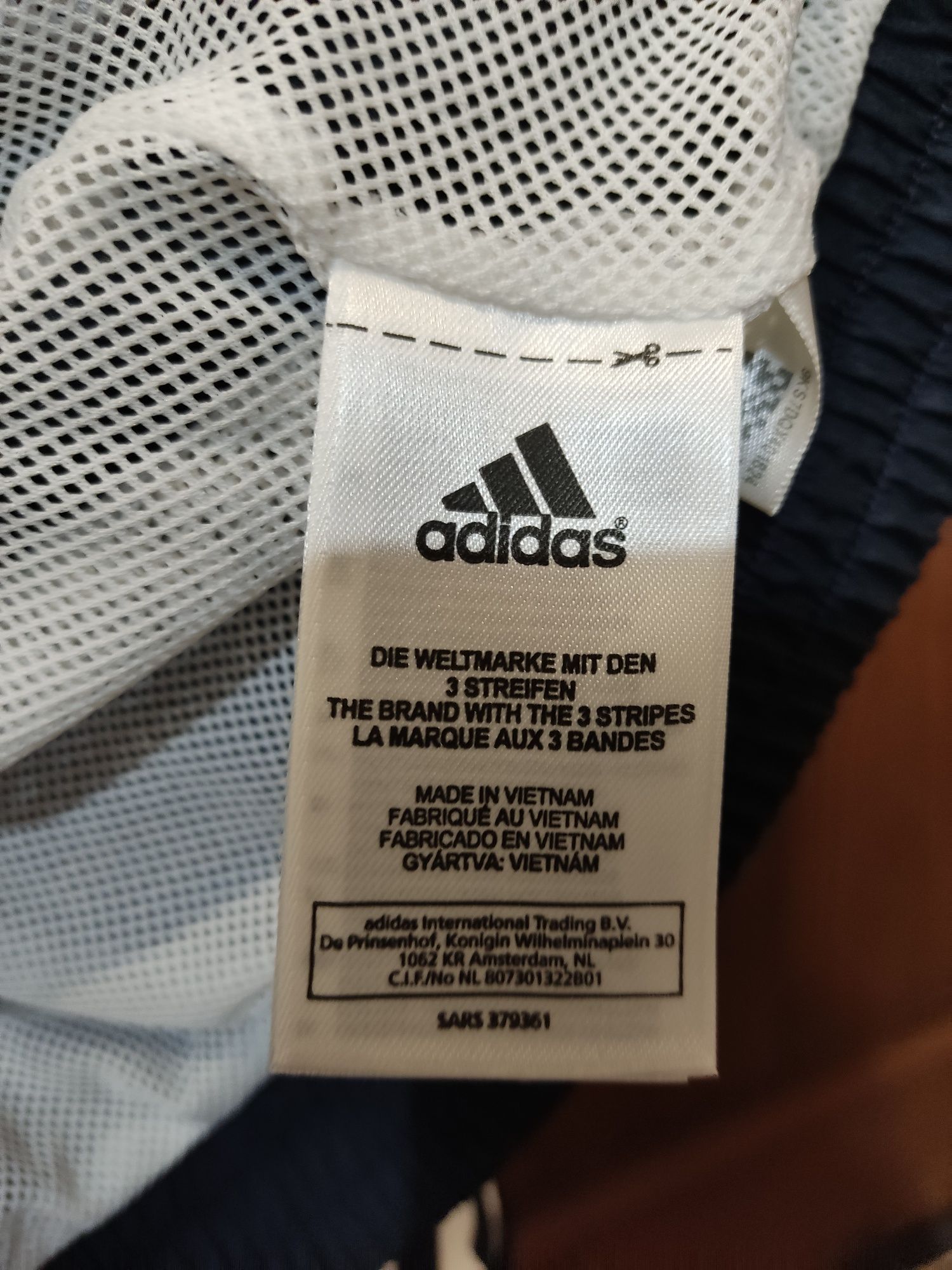Продам вітровку Adidas