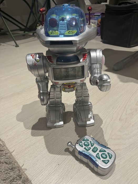 Робот співаючий, танцюючий