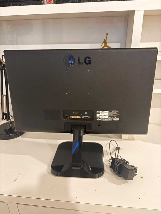 Monitor LG 22M47VQ-P