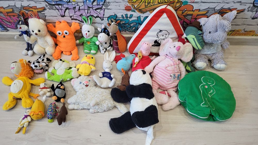 М'які іграшки різні