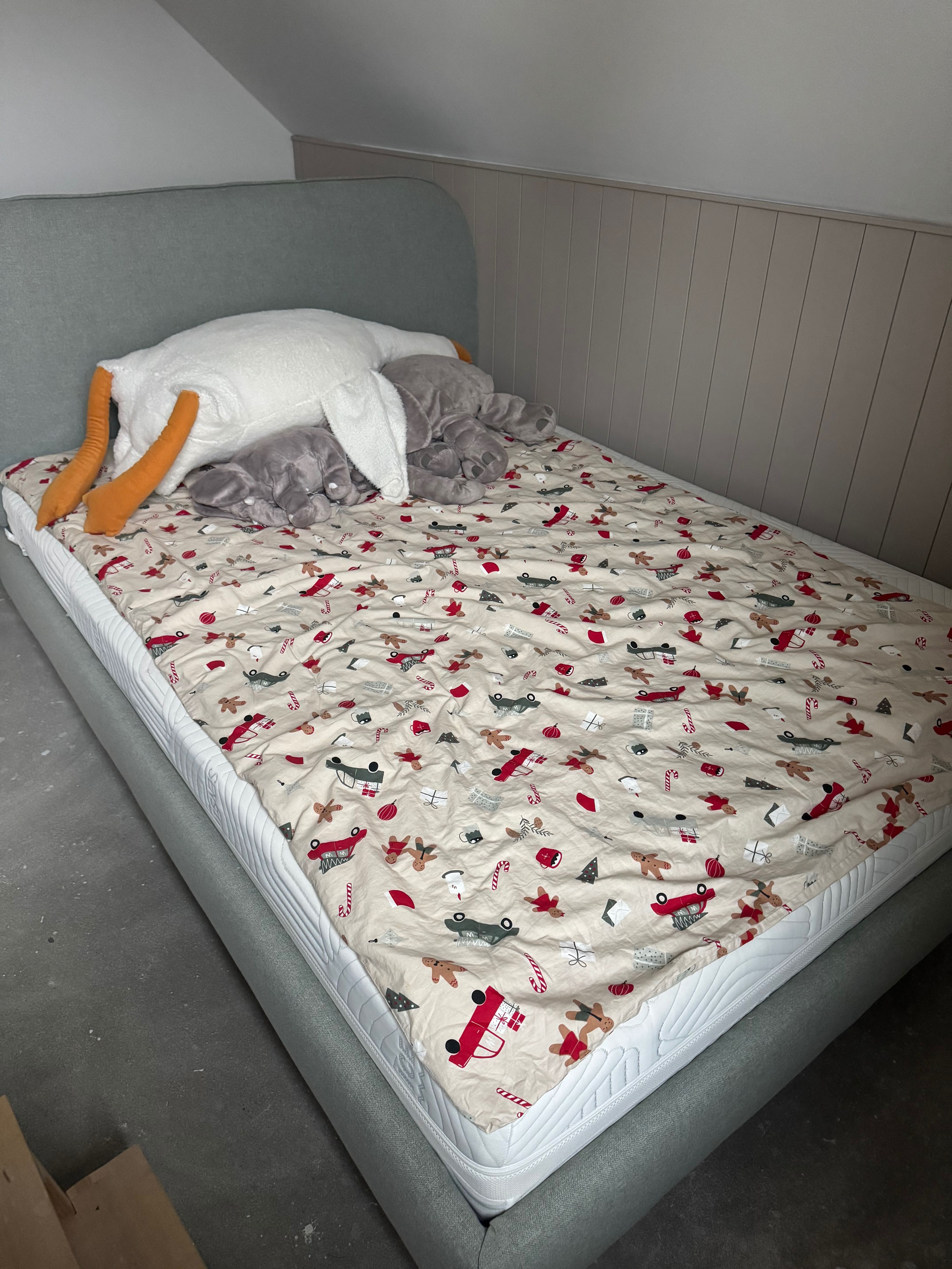 Ikea łóżko sypialniane