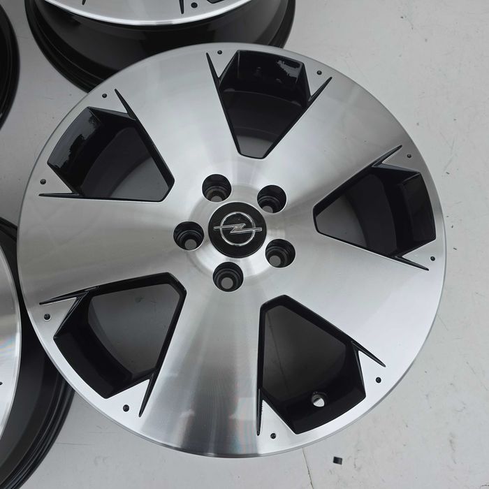 Alufelgi OPEL Astra H VECTRA SIGNUM Zafira MERIVA 5x110 ET41 17'' 7.0