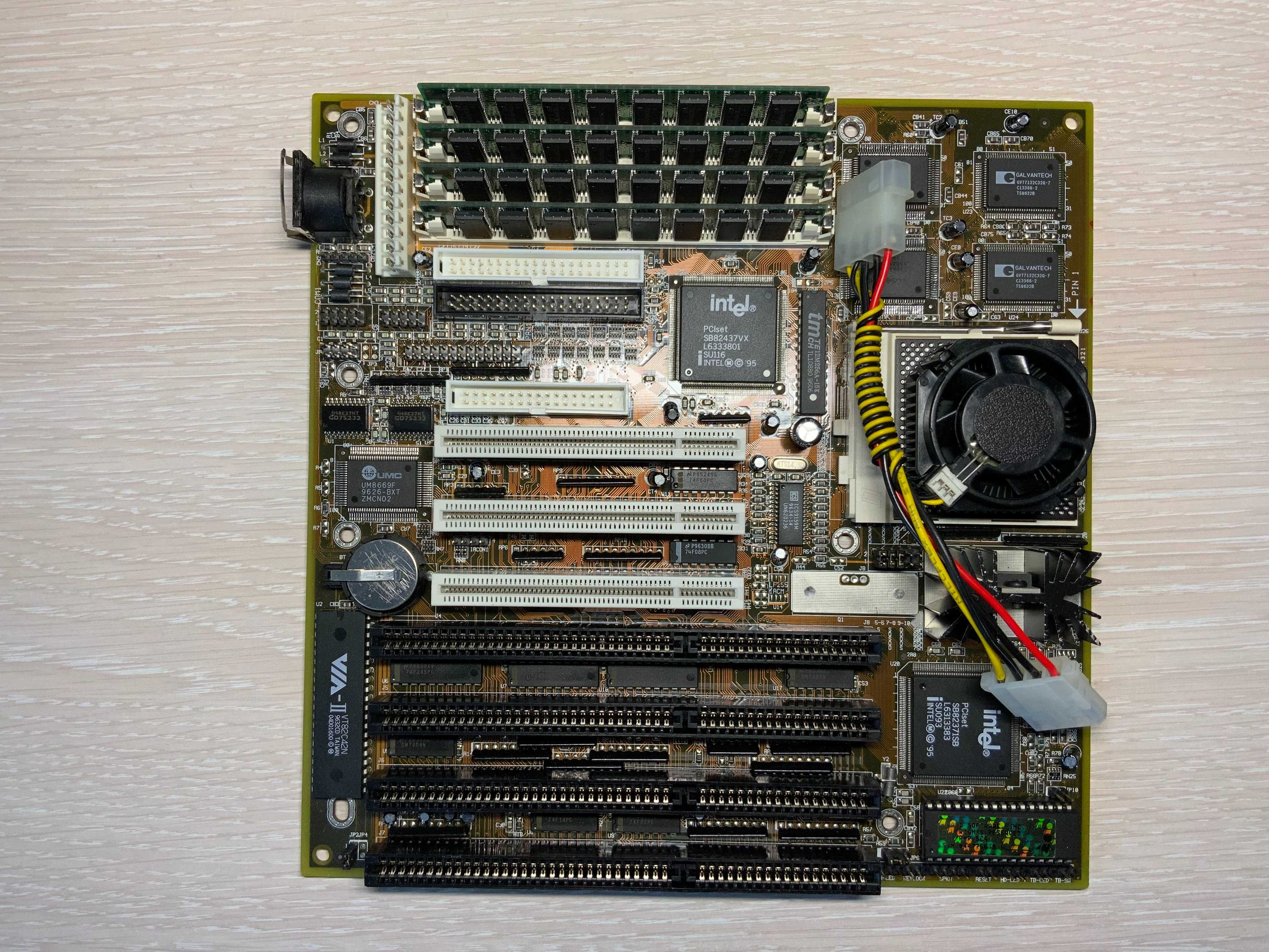 Комплект для ПК Pentium: материнская плата, процессор, память
