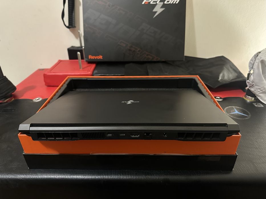 Portátil Gaming PcCom | RTX 4060 | i7-13700H | 1TB SSD | 32GB RAM