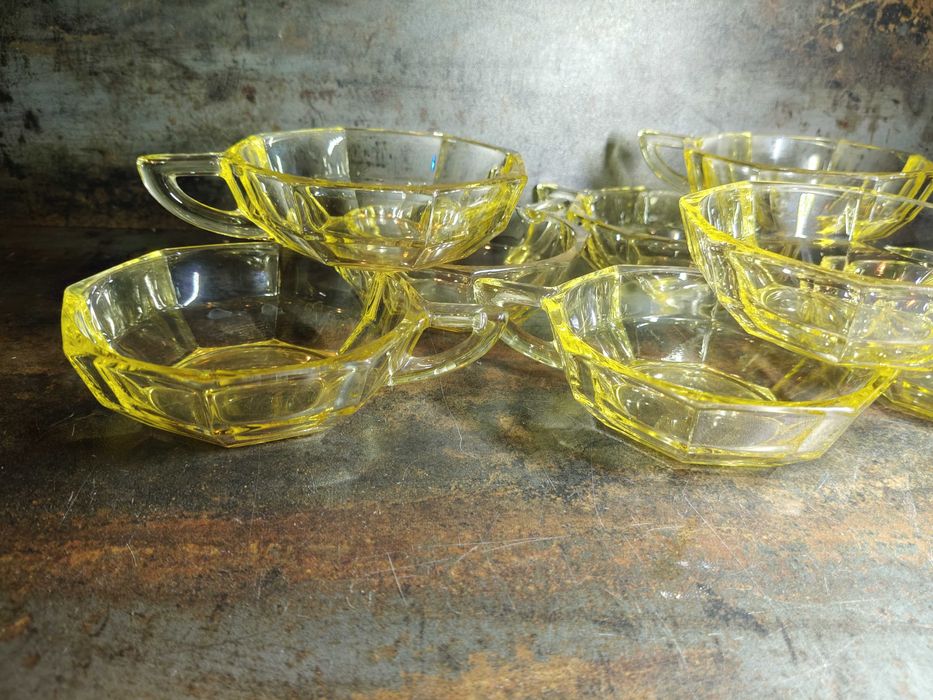 Pucharki, 8 szt. szkło Art Deco, cytrynowe, vintage