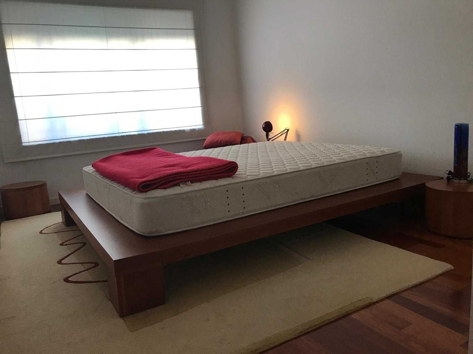 Cama de casal  em cerejeira