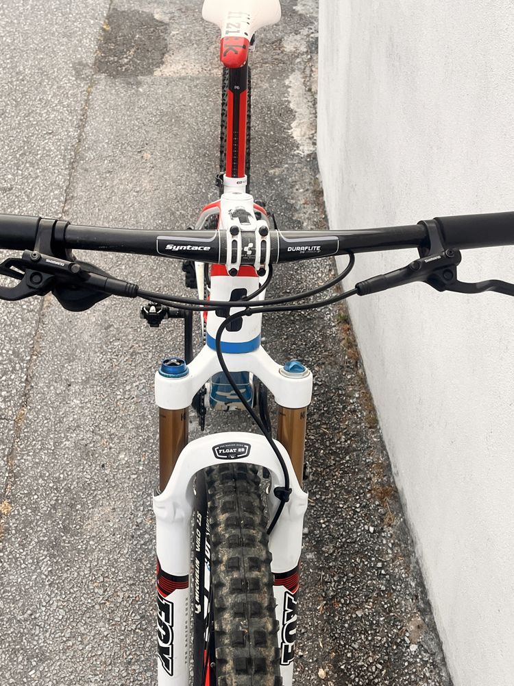 Cube 29 carbono com Fox Kashima