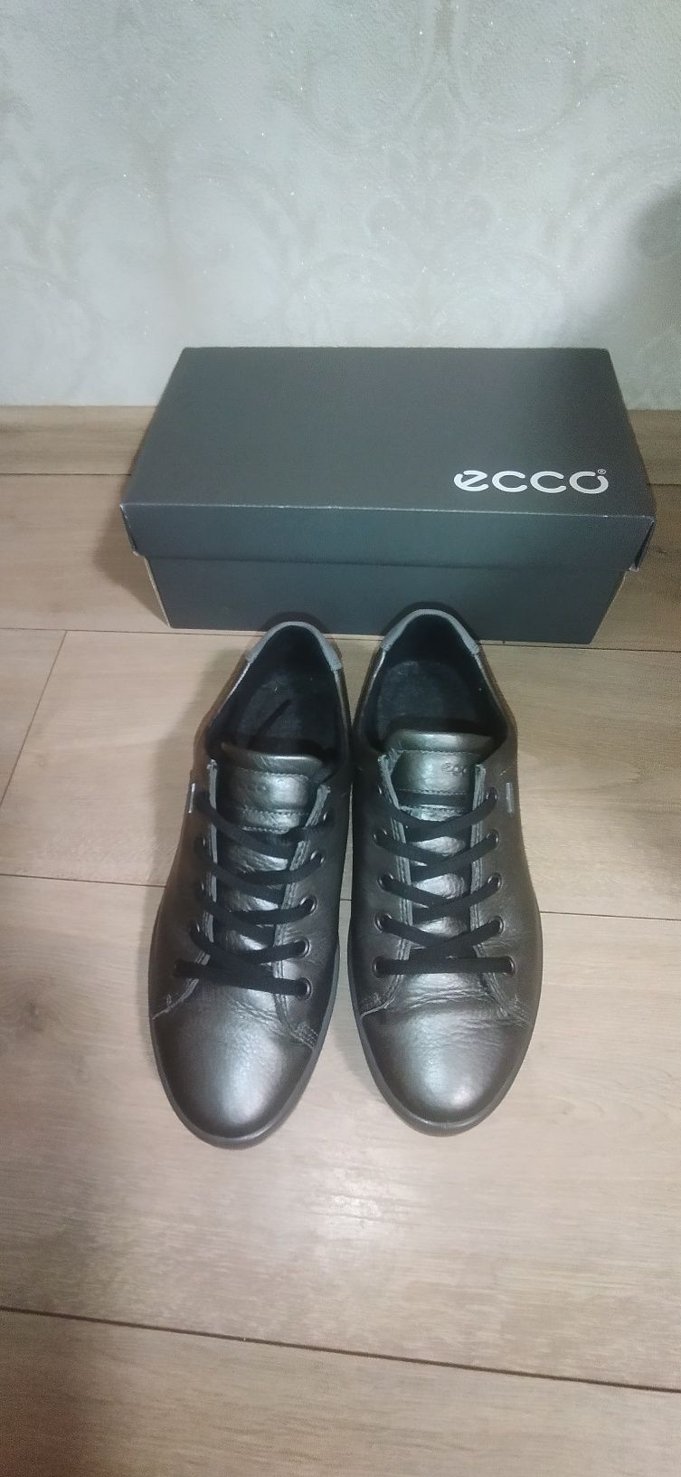 Жіночі шкіряні кросівки ECCO 39 розмір