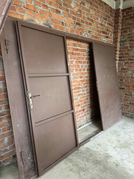 Ворота гаражні...