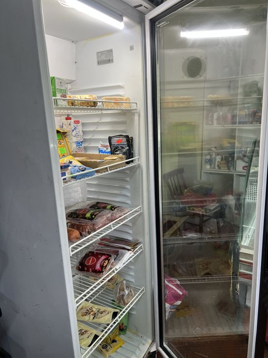Холодильна вітрина вертикальна