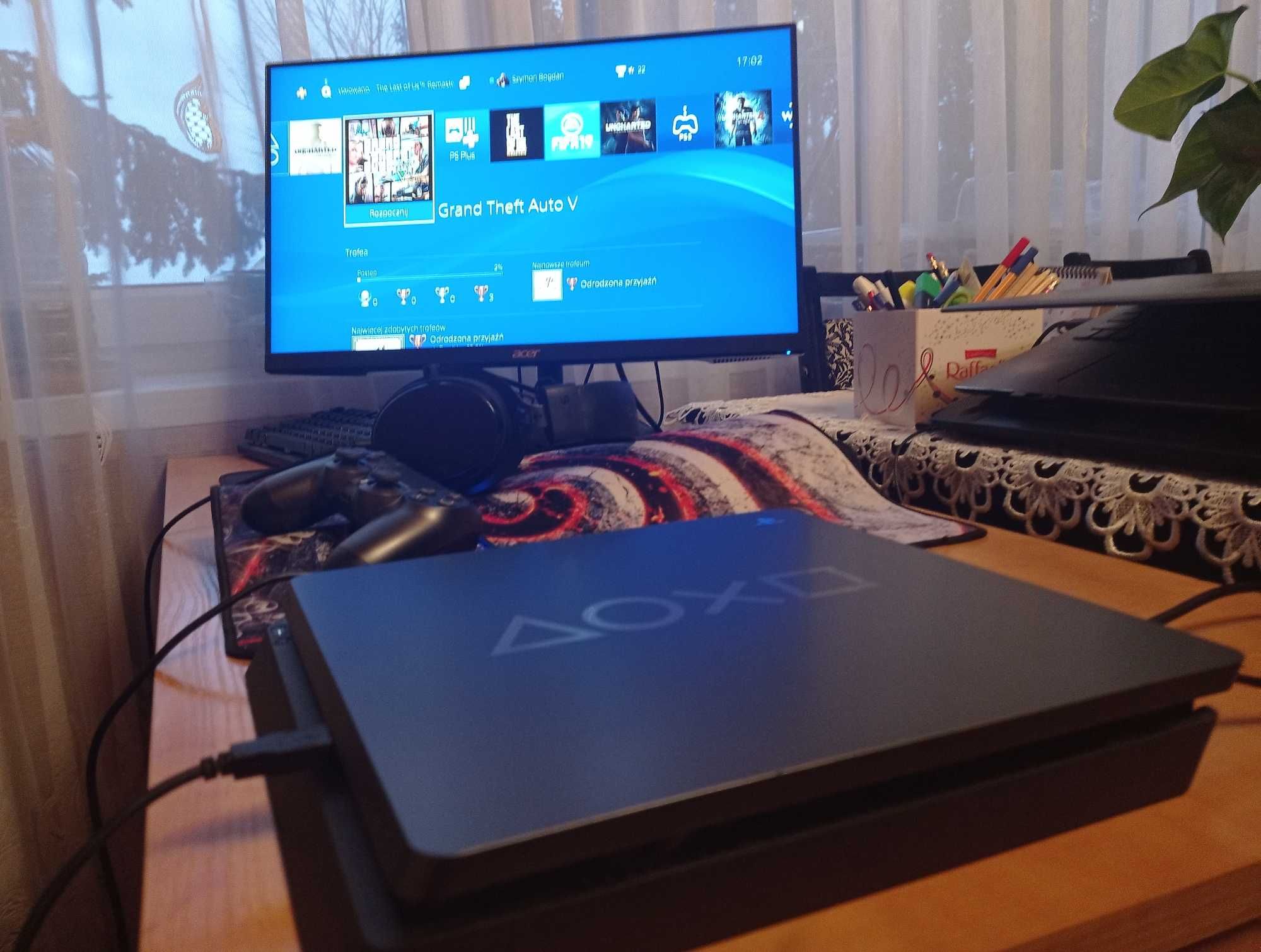 Konsola PS4 Slim 1TB: Days of Play Limited Edition