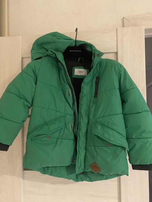 Куртка зимова пидходить як хлопчику так и дивчине.Дуже тепла и зручна.