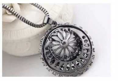 Okrągły wisior , długi naszyjnik , niebieskie oczko