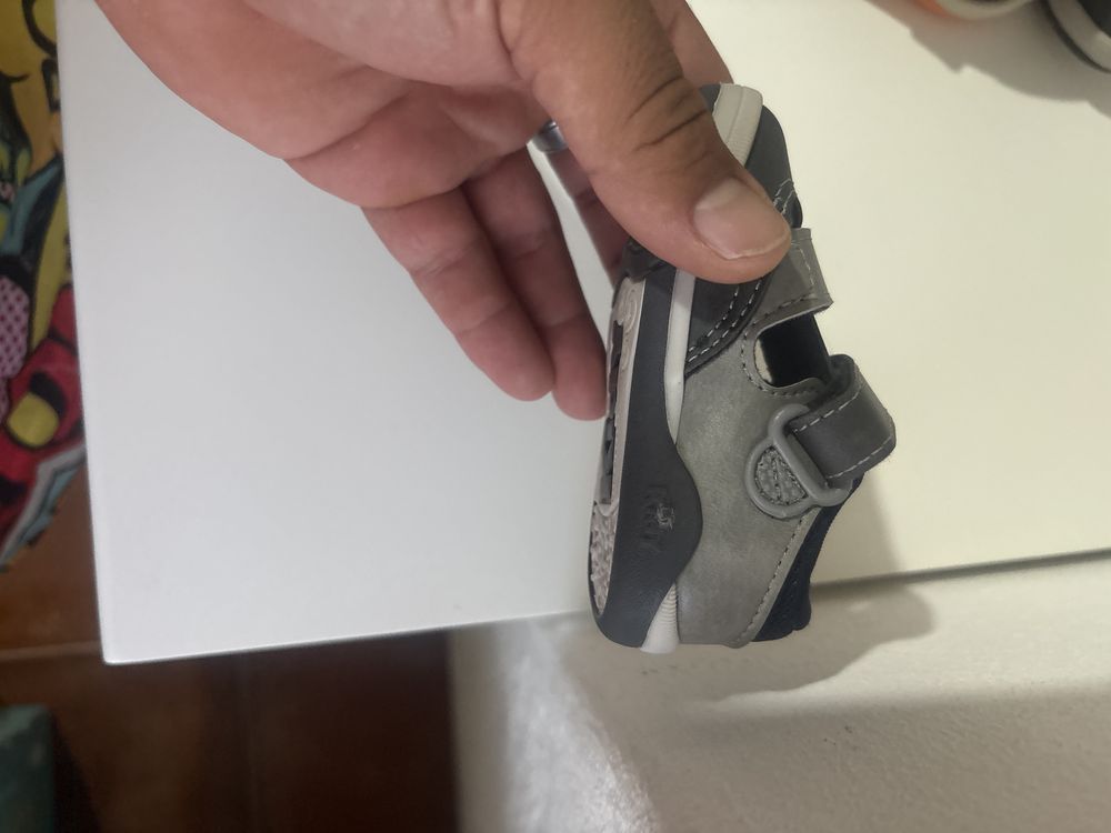 Tenis de bebe novos