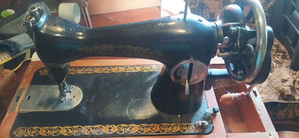 Швейна машинка ручна