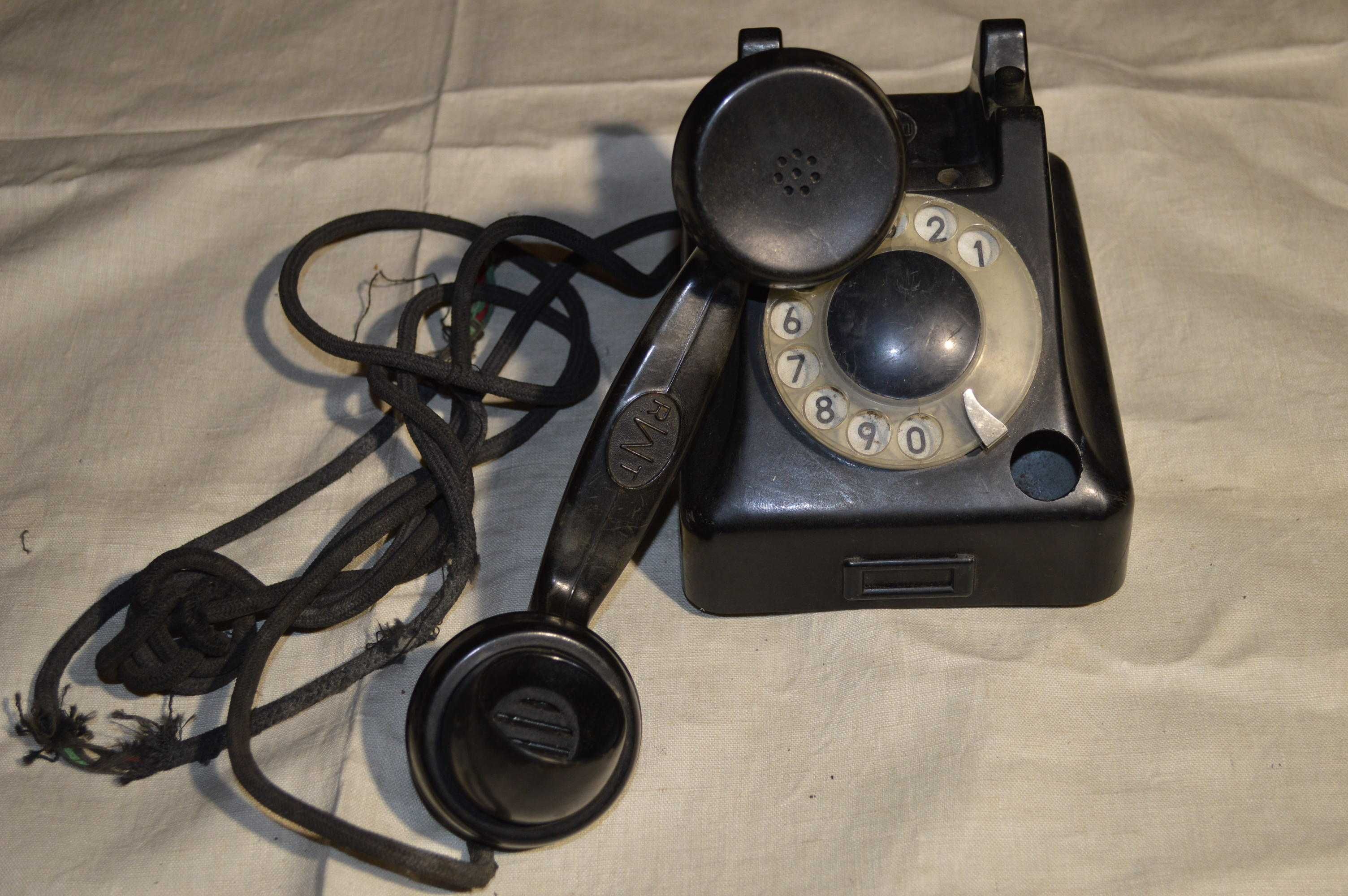 Stary telefon bakelitowy