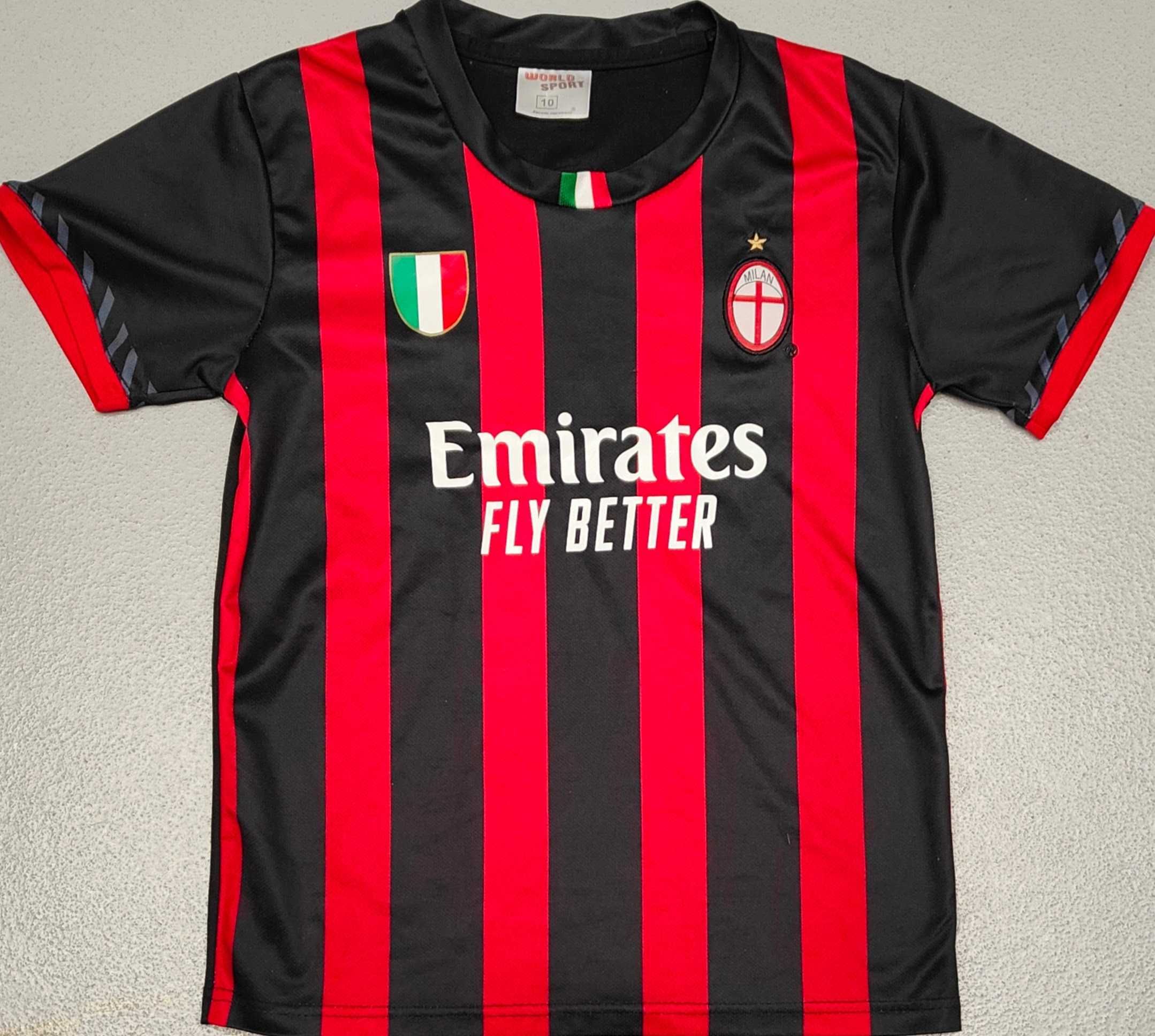 H) AC MILAN logowana koszulka klubowa Roz.128-134cm