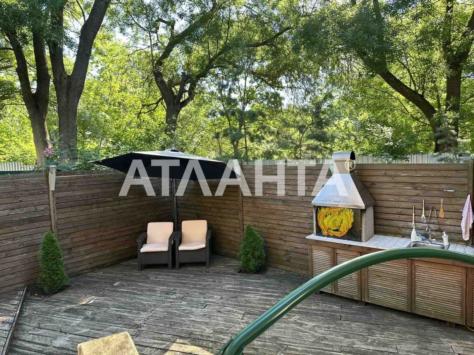 Современный отдельно стоящий дом с бассейном на Таирова 411 батарея