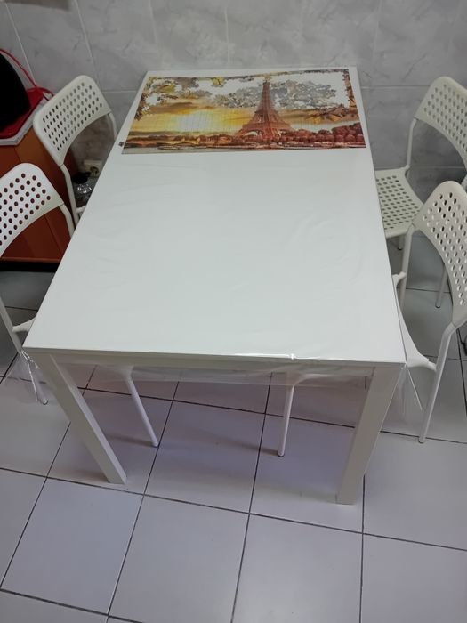 Mesa com 4 cadeiras