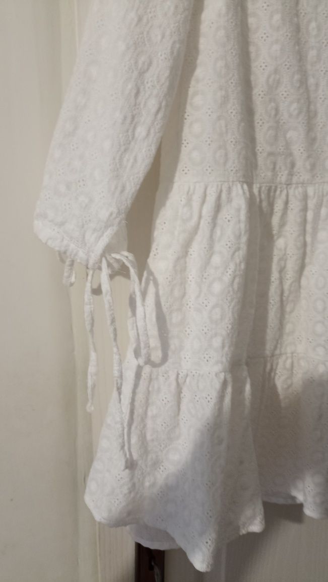 Biała sukienka Sinsay S/M