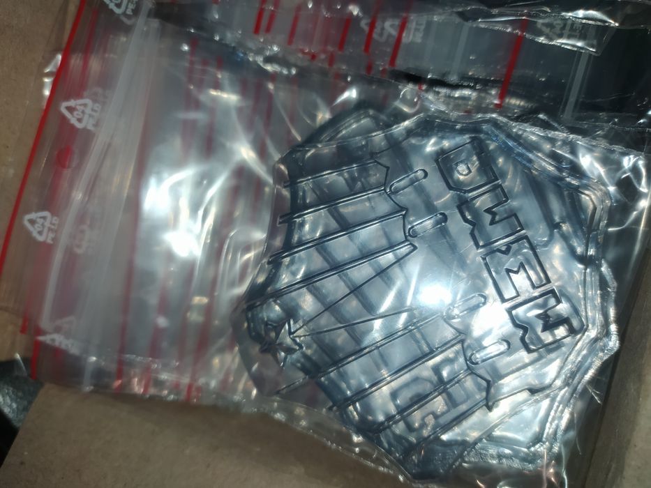 Продам запчасти/эмблема на москвич