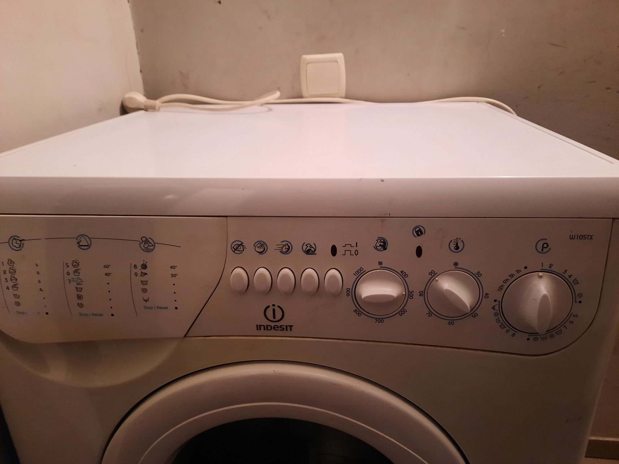 Пральна машина :Indesit W 105 TX