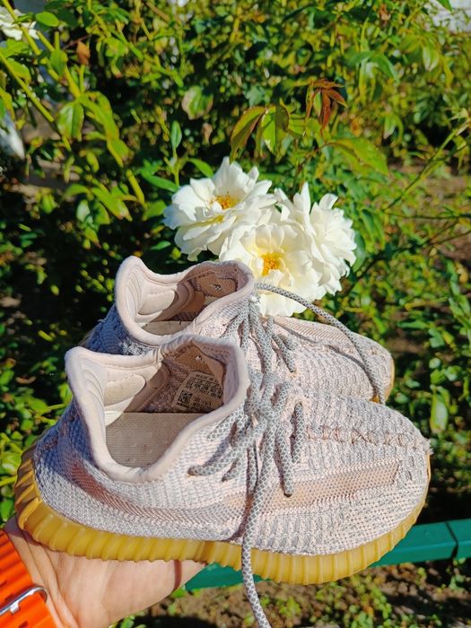 Кросівки Adidas Yeezy Boost 28