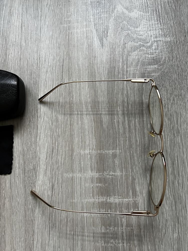 Okulary korekcyjne ze złotymi oprawkami szkła -0,5