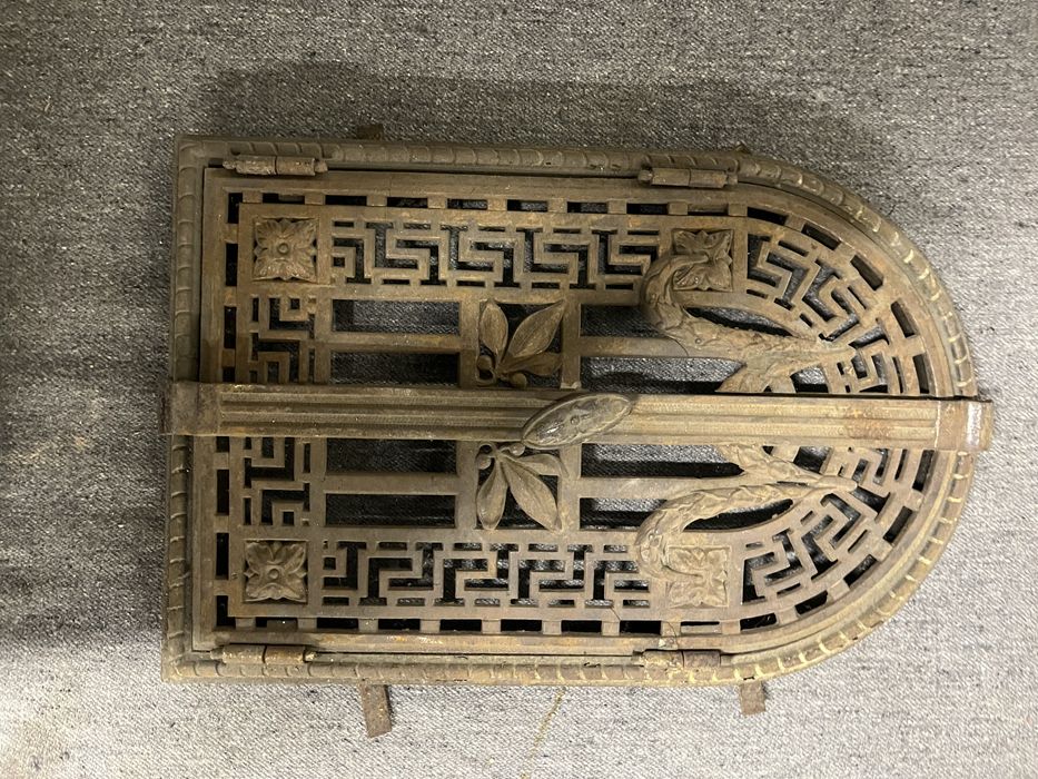 Drzwiczki ażurowe żeliwne do kominka / wędzarni