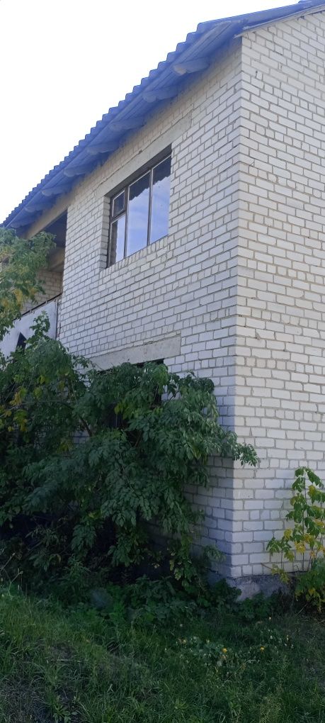 Продам половину двоповерхового будинку