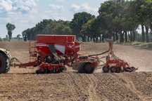 Czajkowski ST600- грунтообробний Strip-Till агрегат з посівною секцією