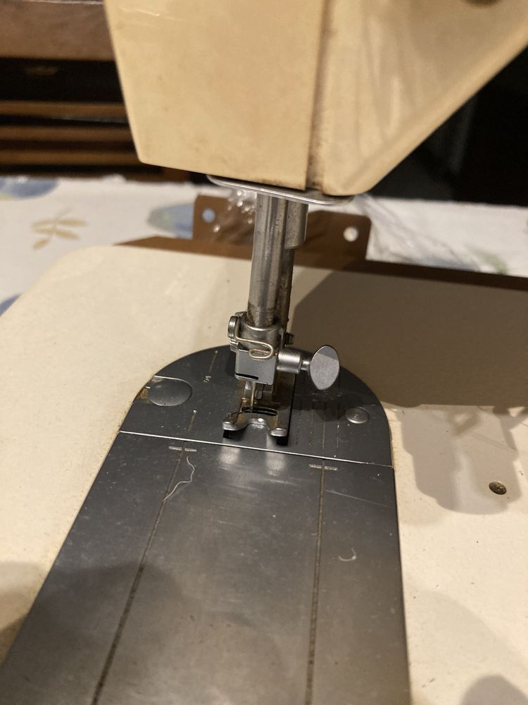 Maquina de costura singer 7186
