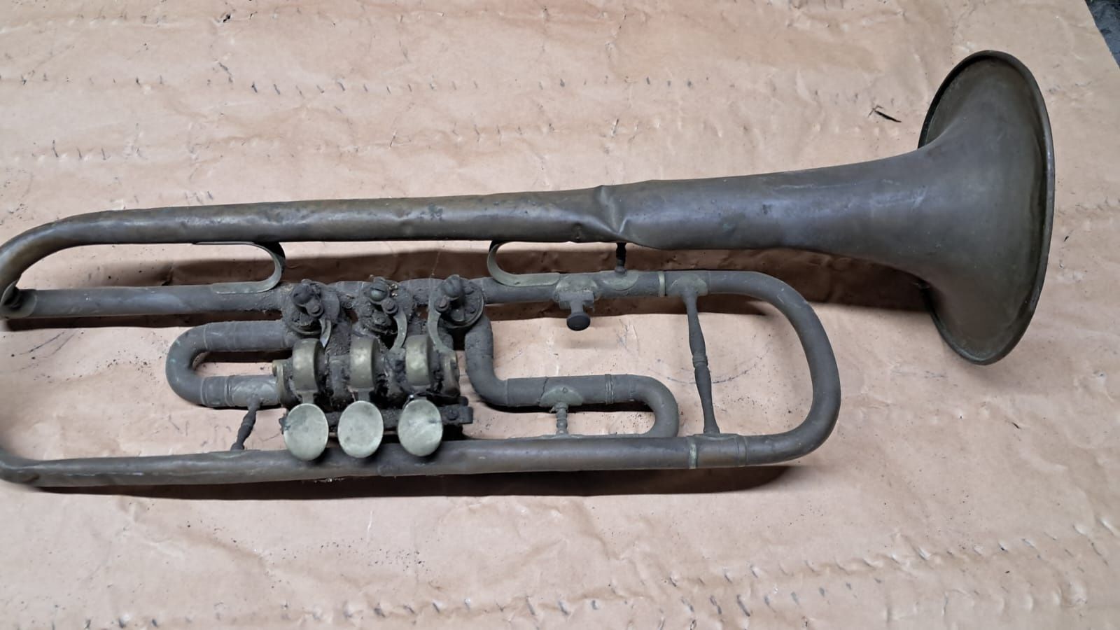 trąbka muzyczna stare instrumenty prl retro