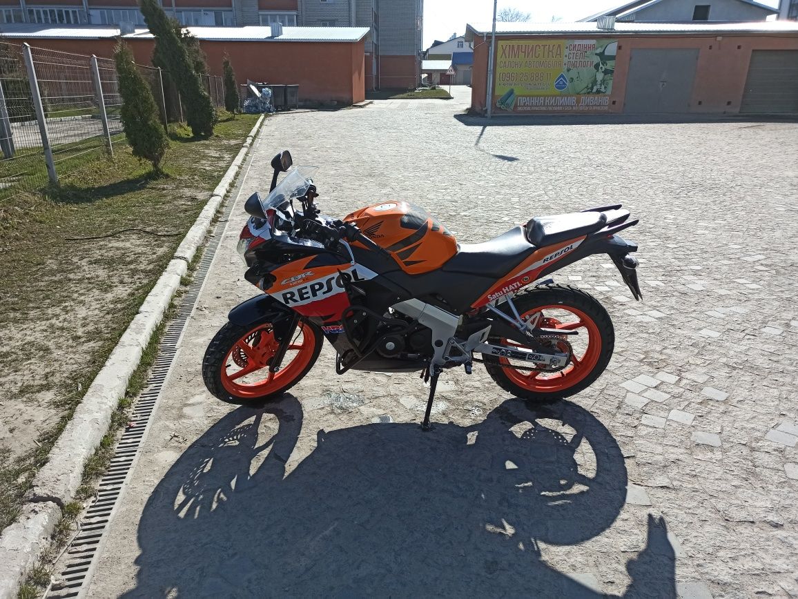 Продаю Honda cbr 125 r