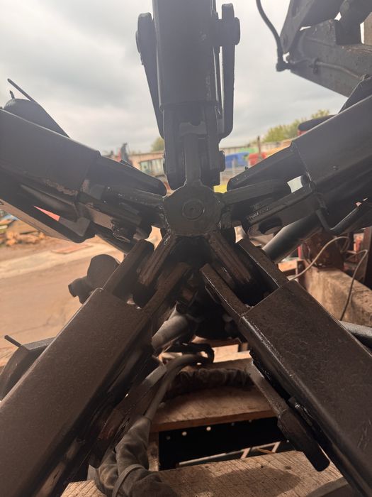 Грейфер 5-ти пелюстковий для маніпулятора